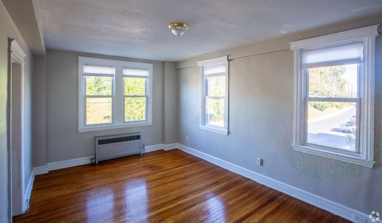 Parkwood Manor Apartments - Photo 6 of 18