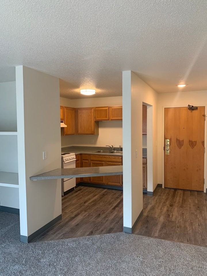 Old Main Apartments - Photo 2 of 38