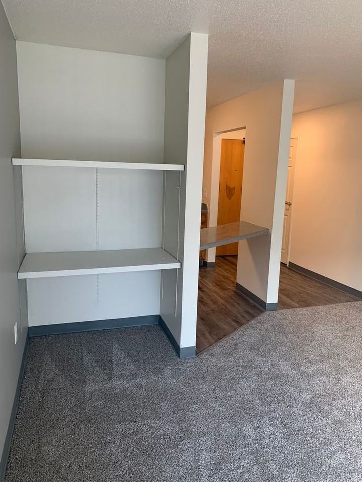 Old Main Apartments - Photo 7 of 38