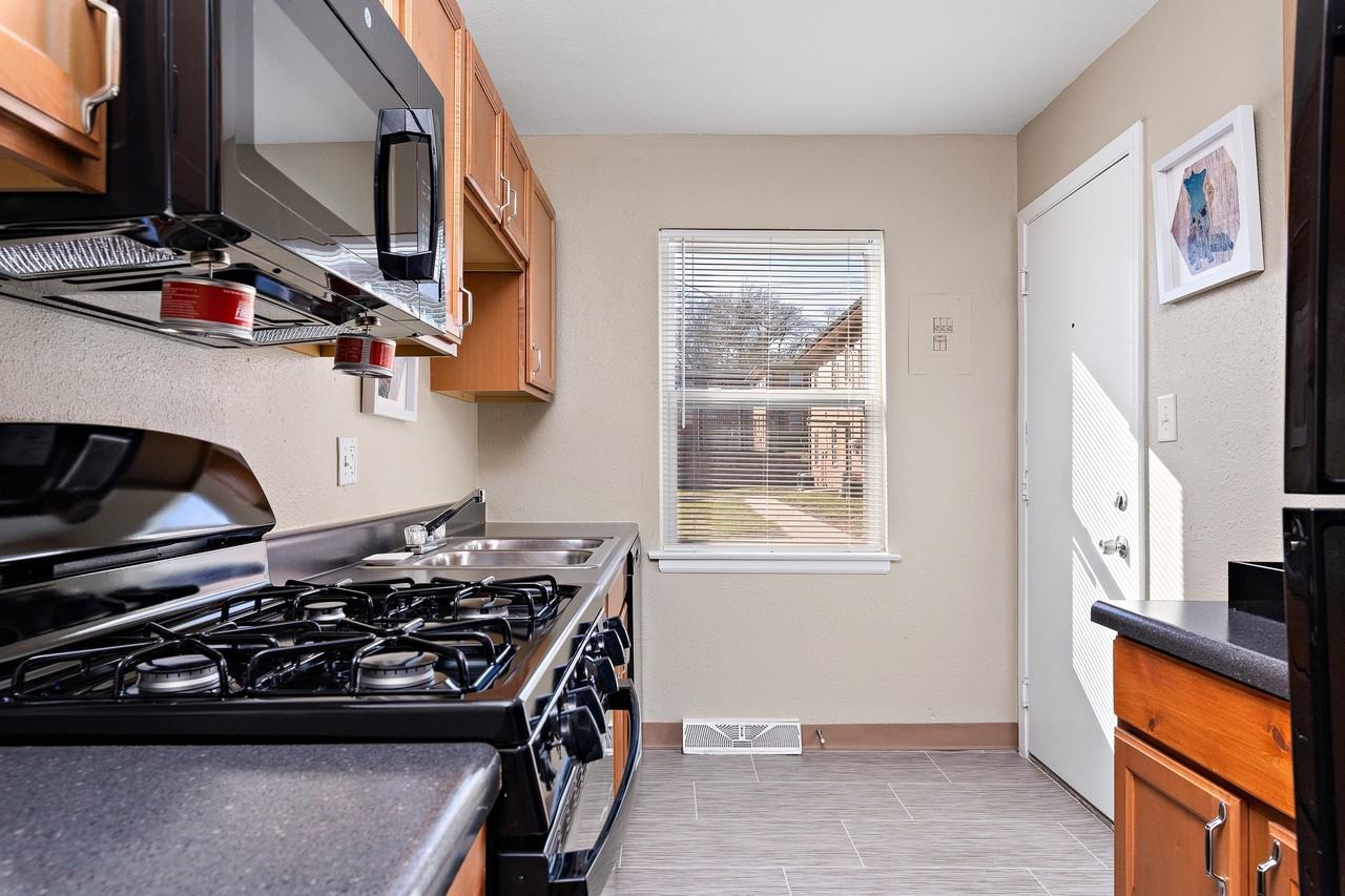 Brownstone Apartments - Photo 6 of 30