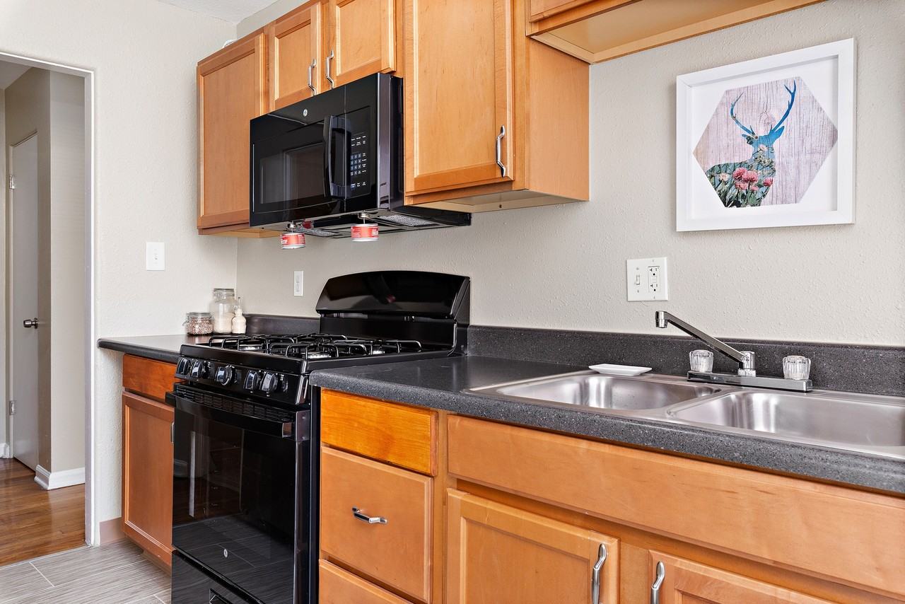 Brownstone Apartments - Photo 7 of 30