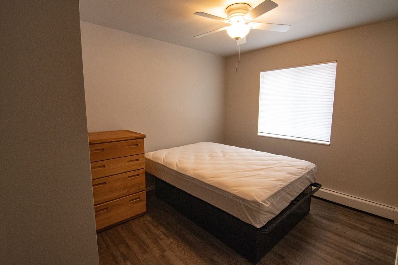 Plaza View Apartments - Photo 4 of 13