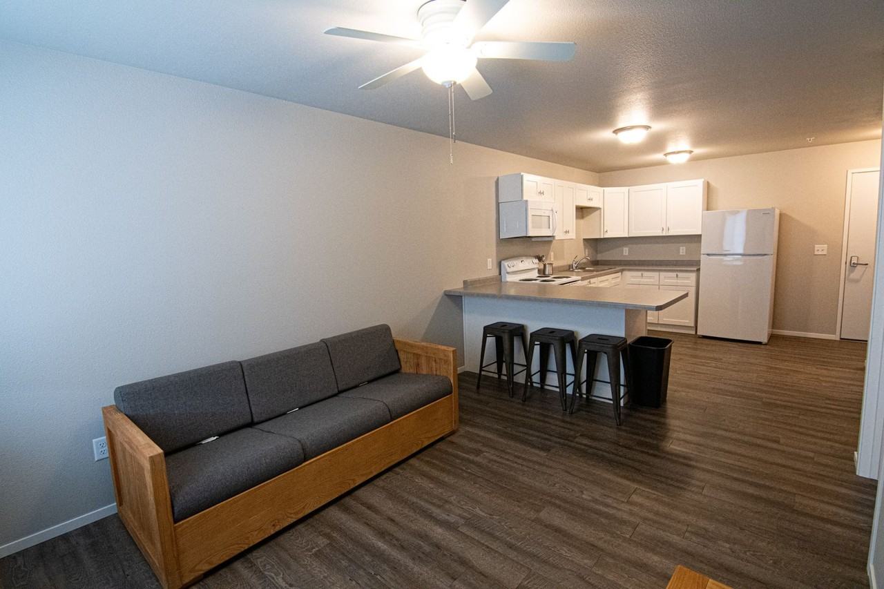 Plaza View Apartments - Photo 3 of 13