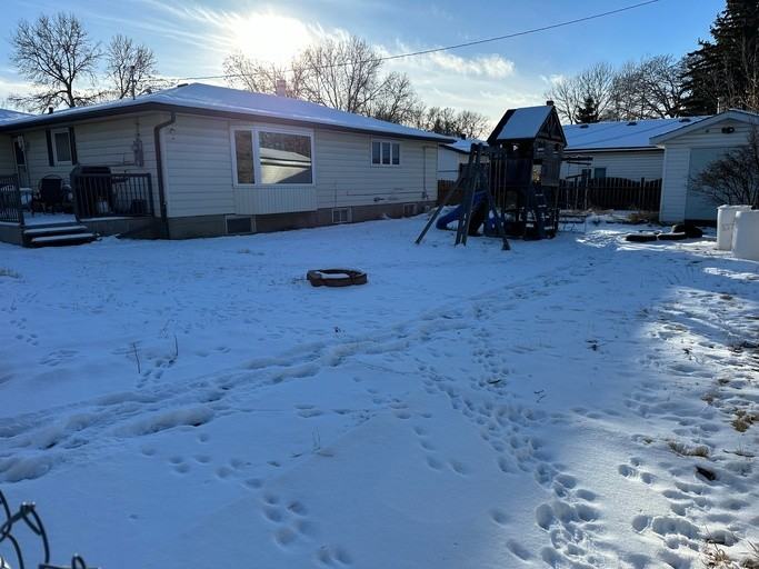 901 Cottonwood Ave - Photo 2 of 11