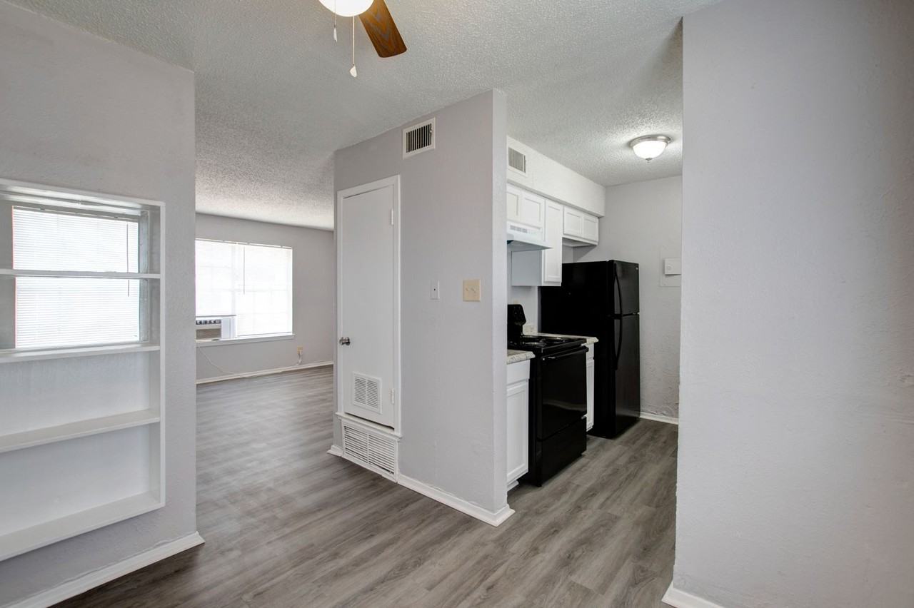 Willow Park Apartments - Photo 2 of 33