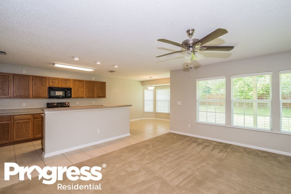 1228 Summit Oaks Dr W - Photo 3 of 17