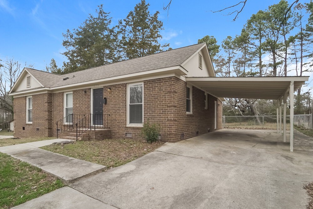 6129 Delham Dr - Photo 3 of 16