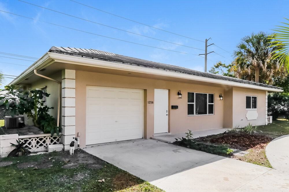 1256 Sw 9th Ave - Photo 3 of 16