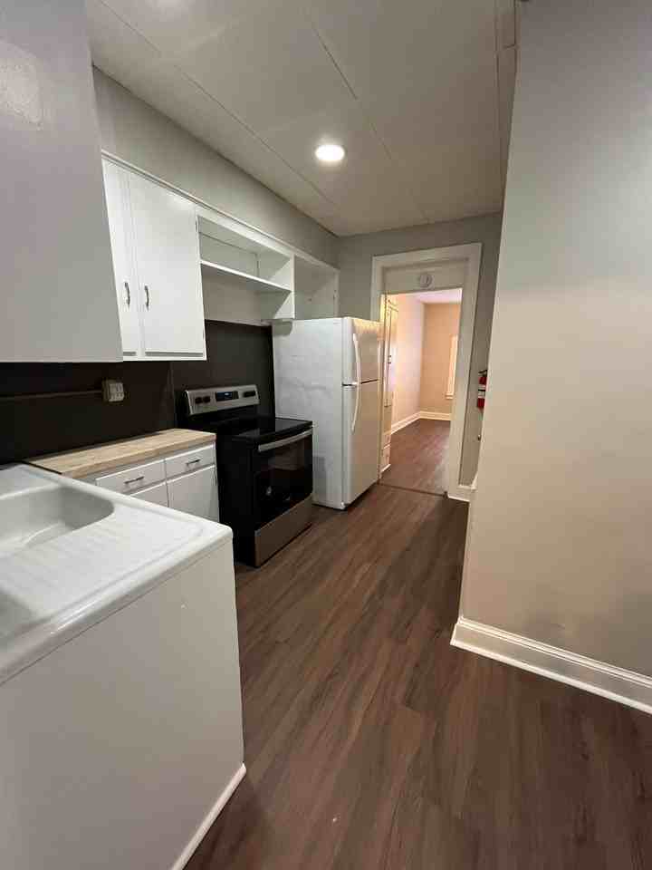 402 N 5th St - Photo 2 of 16