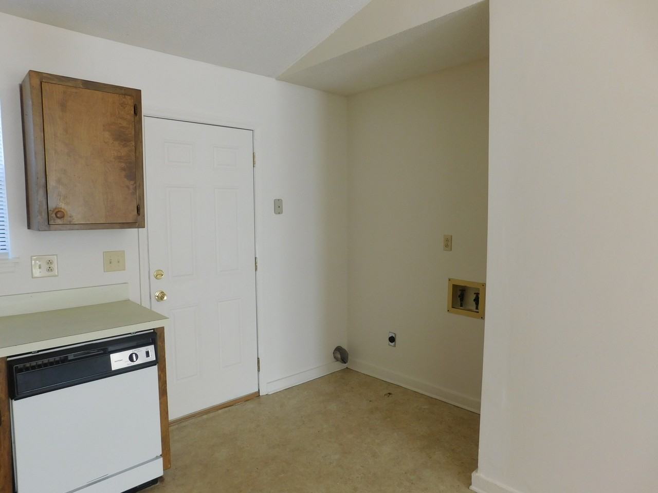 409 Stoneyhill Trail - Photo 3 of 6