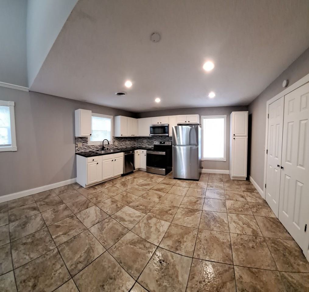 University Cottages 2317A-2327 - Photo 5 of 25