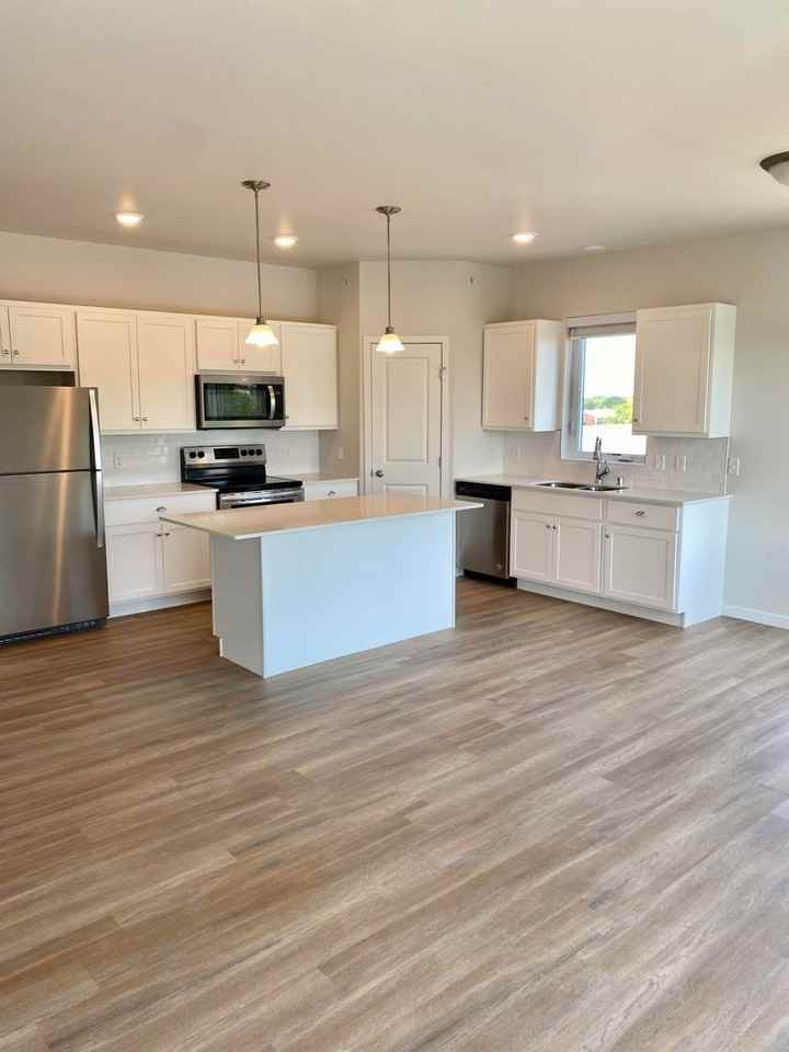 Deephaven Apartments - Photo 2 of 9