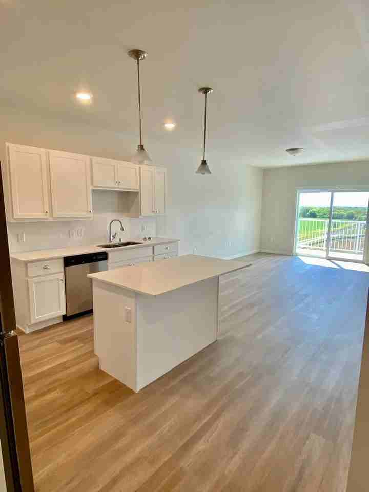 Deephaven Apartments - Photo 7 of 9