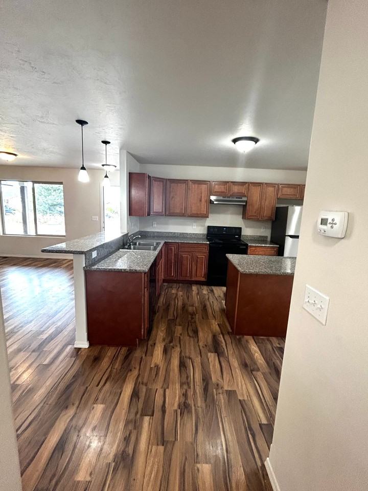 Fruitvale Duplexes - Photo 3 of 11