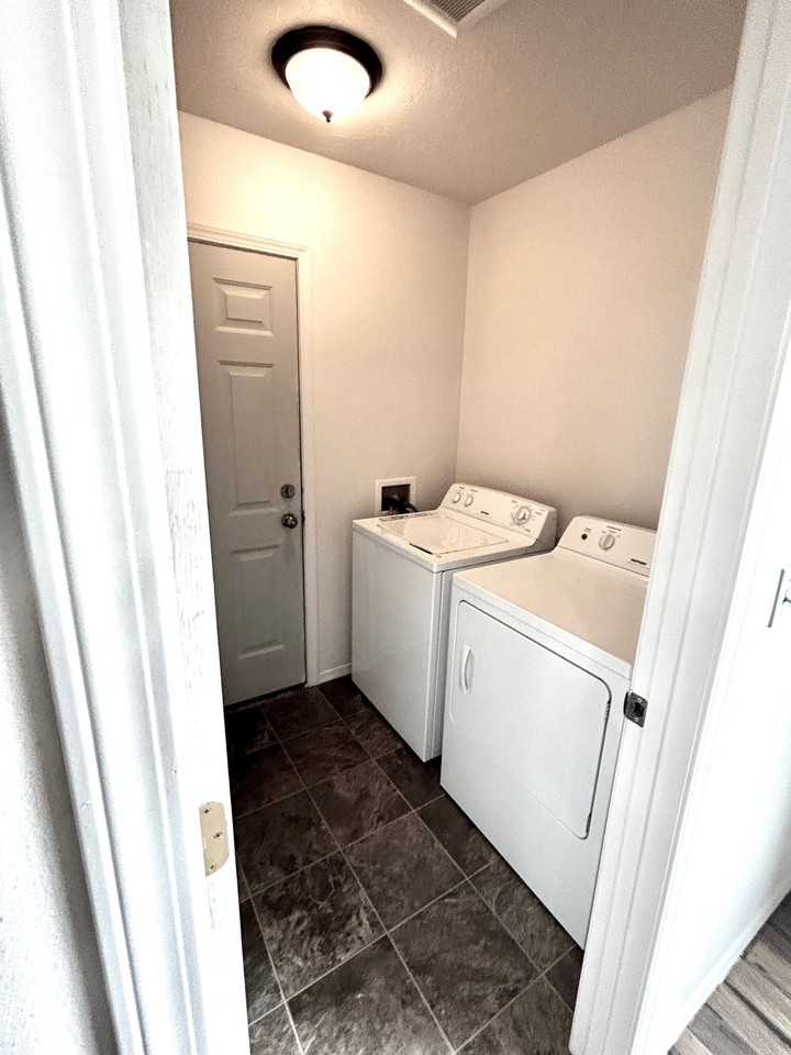 Fruitvale Duplexes - Photo 7 of 11