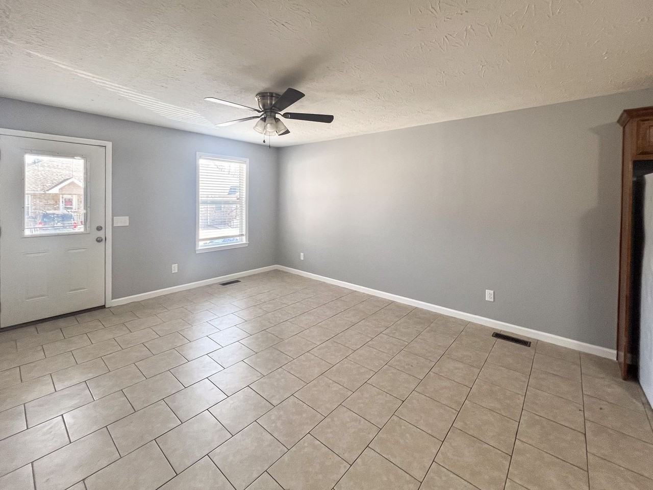 Shirley Lane Apts - Photo 2 of 9