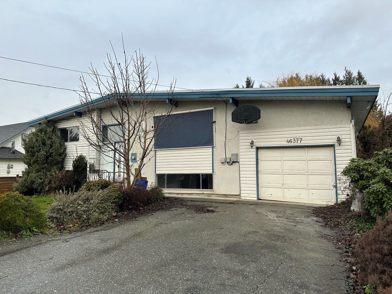 46377 Maple Avenue - Photo 2 of 15