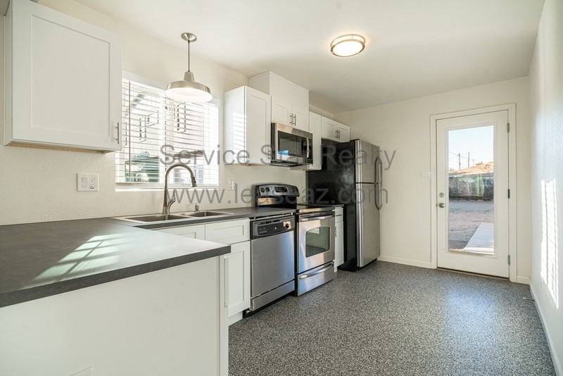 850 W Hazelwood St - Photo 3 of 22