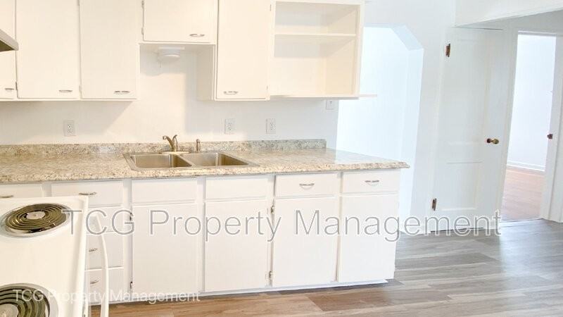 1607 Schuyler St - Photo 2 of 8