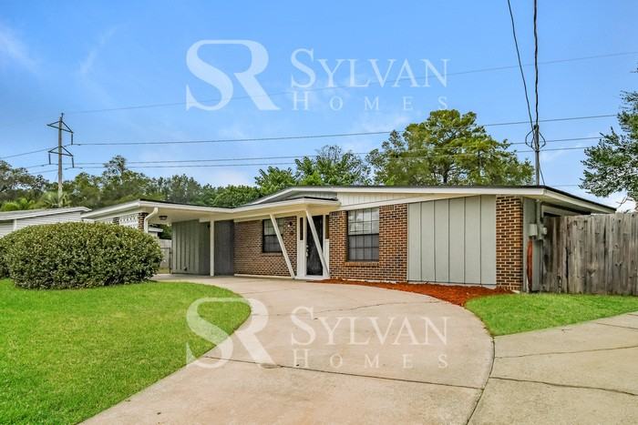 7641 Knoll Dr N - Photo 2 of 16