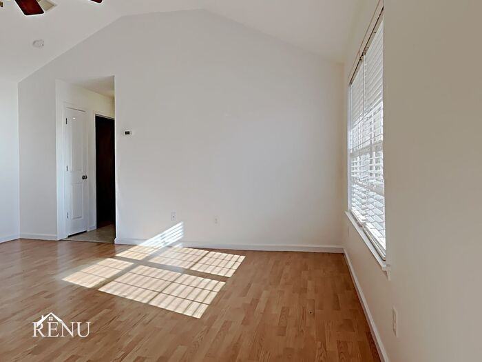 148 Mason St - Photo 3 of 14