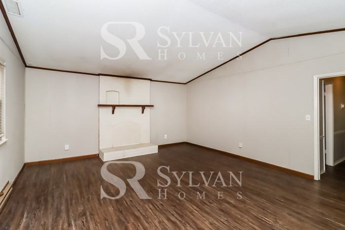 158 Danbury Ln - Photo 3 of 15