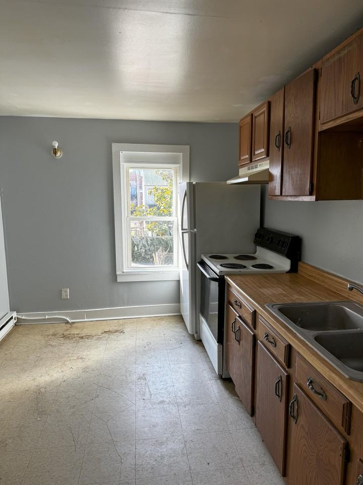 204 E Martin St #3 - Photo 4 of 11