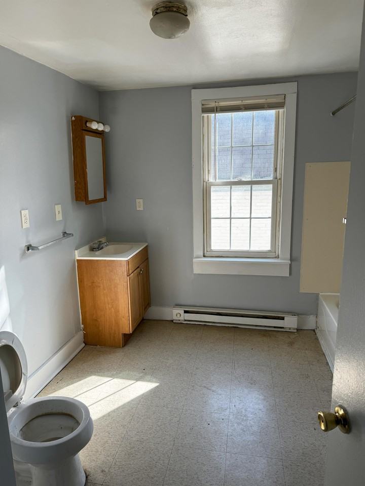 204 E Martin St #3 - Photo 5 of 11