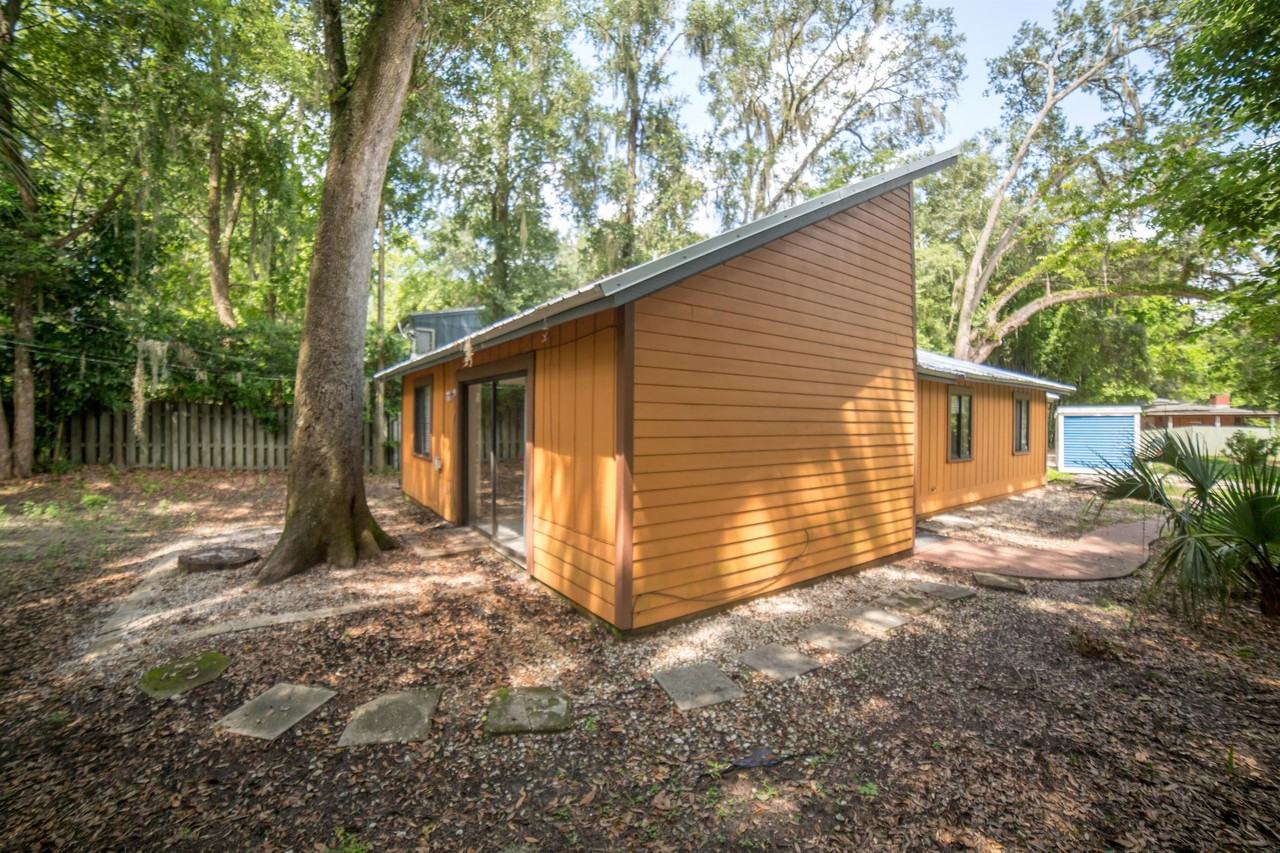 8 Northwest 24th Street #1 - Photo 3 of 19