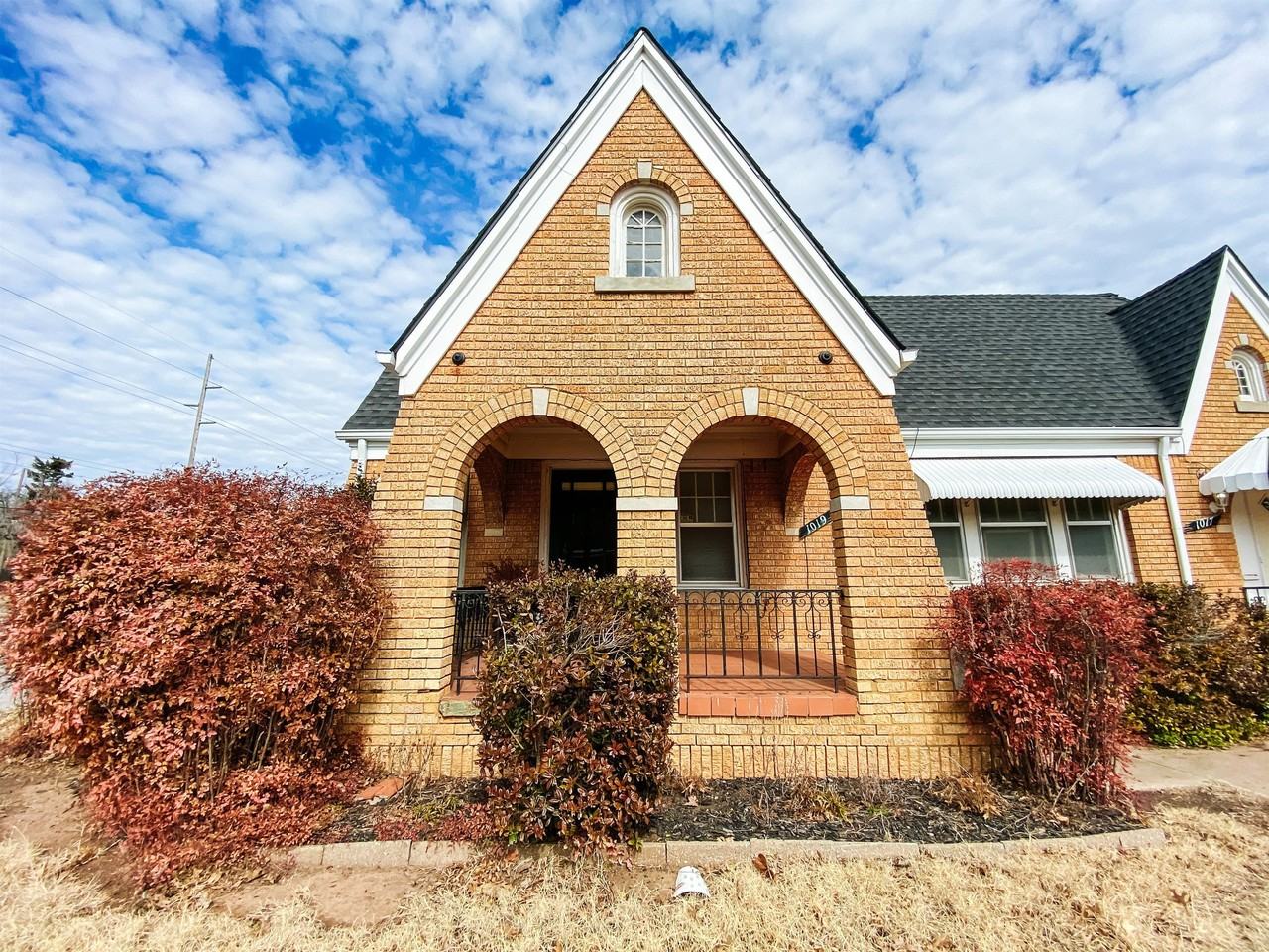 1017 Nw 40th St - Photo 2 of 40