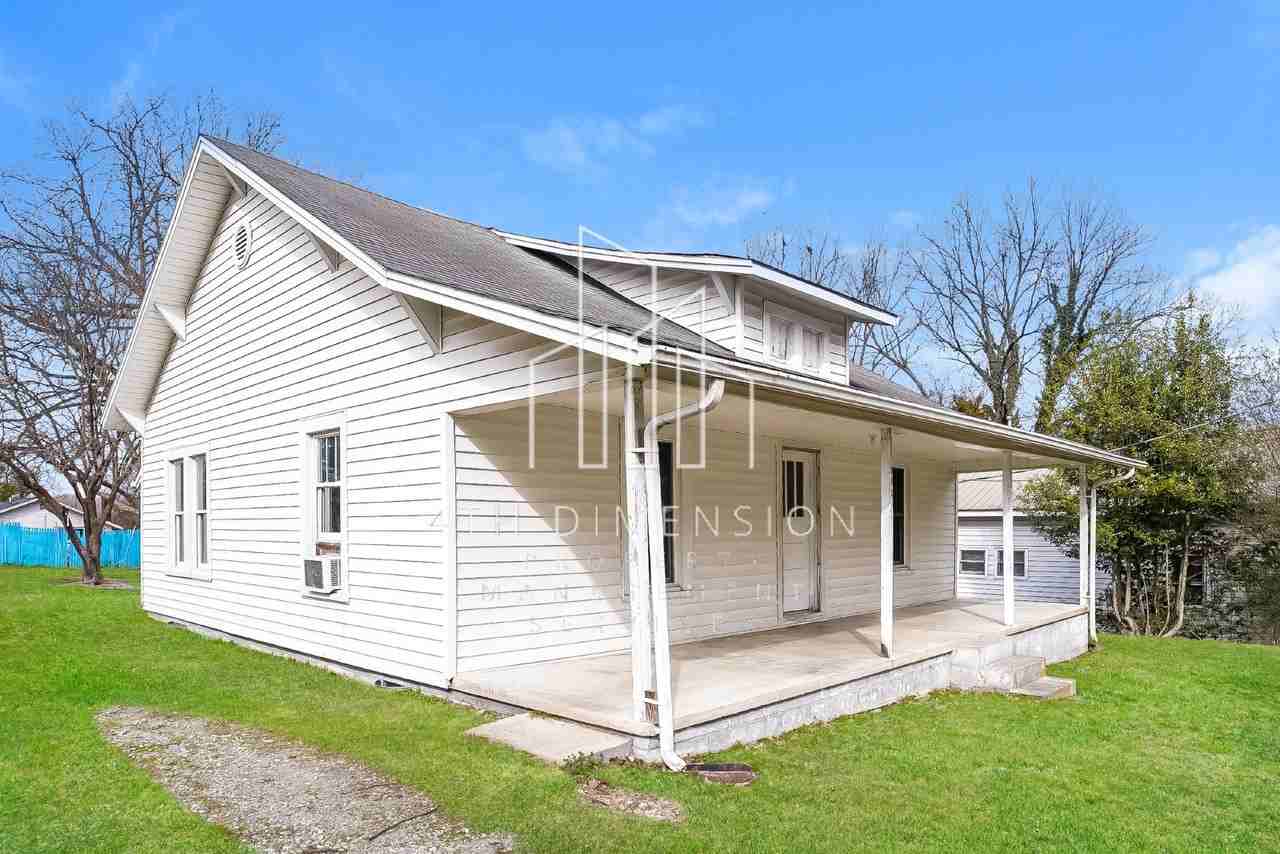 302 Center St - Photo 3 of 16