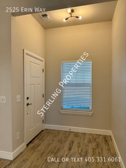 2525 Erin Way - Photo 3 of 34