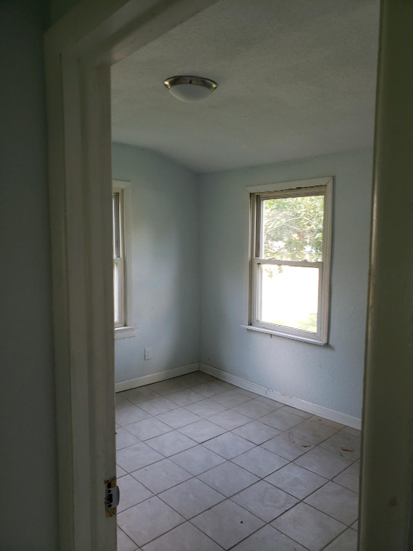 1921 Lilias Dr - Photo 3 of 8