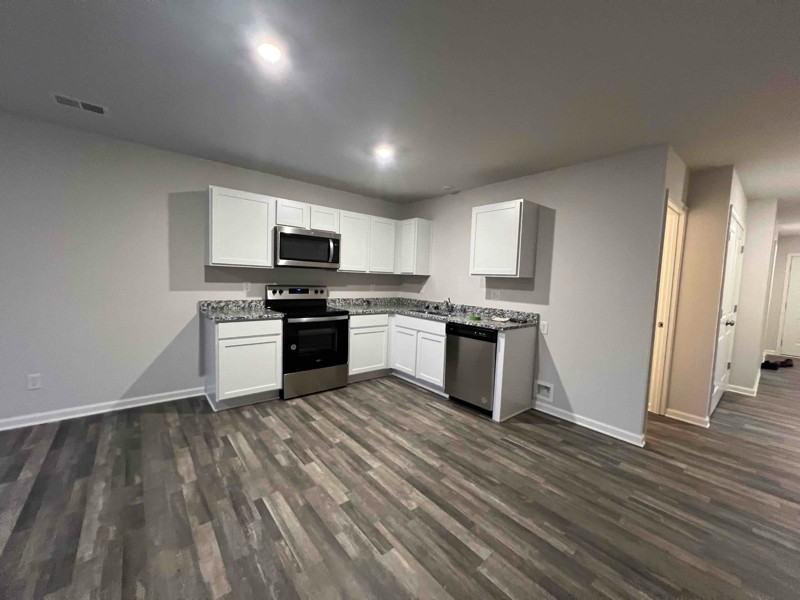 185 Bowles Cir - Photo 2 of 7