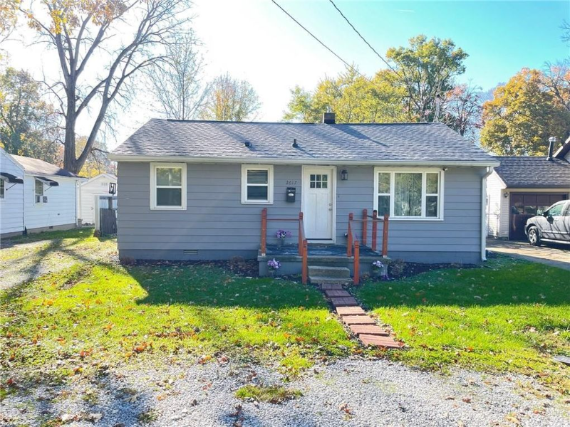 2617 E 6th St - Photo 3 of 21