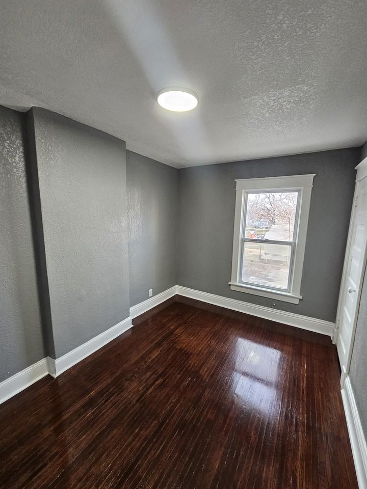 1116 W 2nd St #1116 - Photo 4 of 11