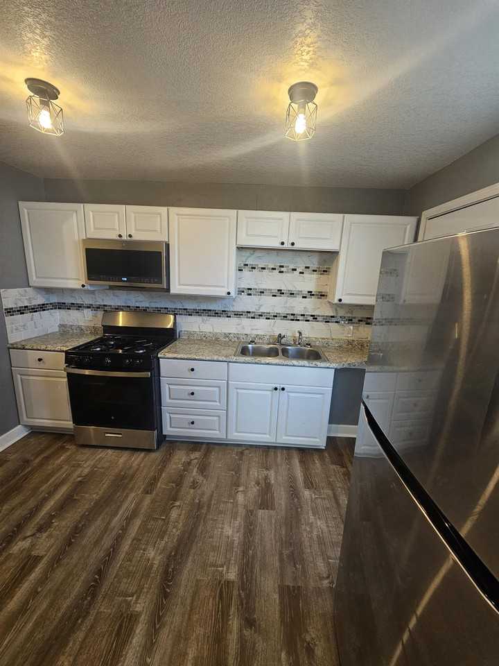 1116 W 2nd St #1116 - Photo 7 of 11