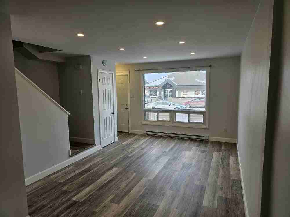 383 Elmwood Dr - Photo 2 of 8