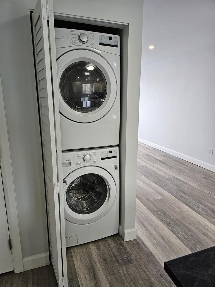 383 Elmwood Dr - Photo 3 of 8