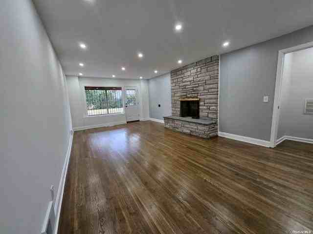 8549 Avon St - Photo 3 of 30