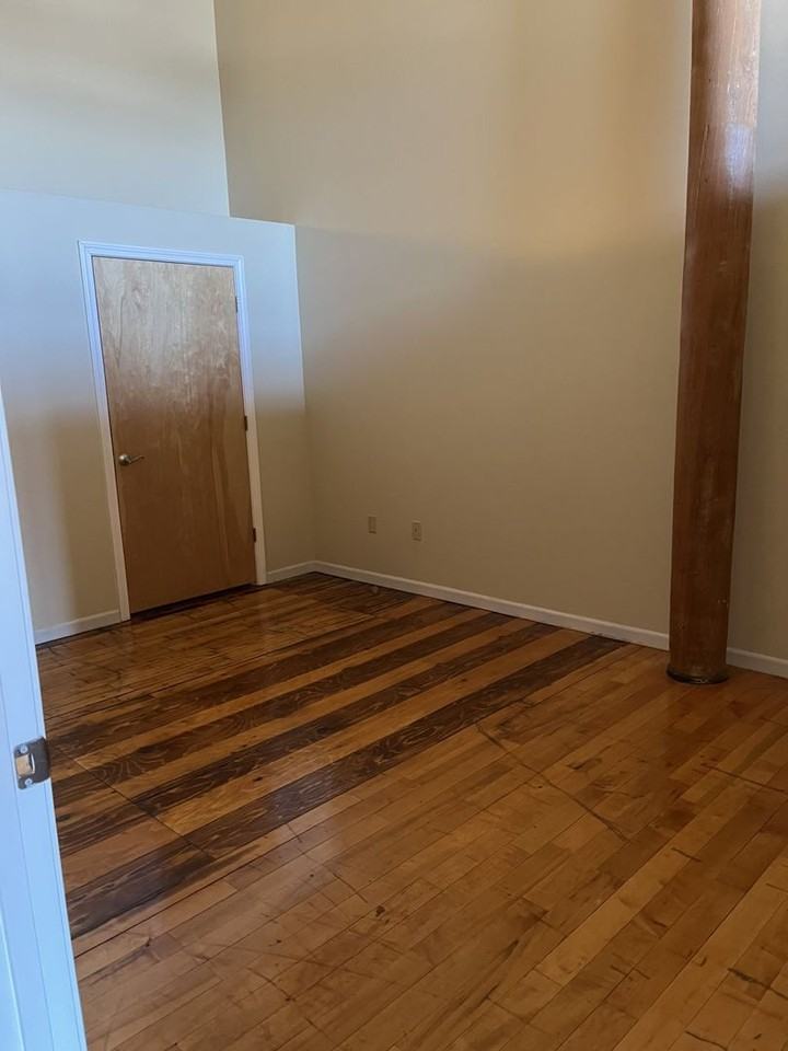Victoria Riverside Lofts - Photo 4 of 33