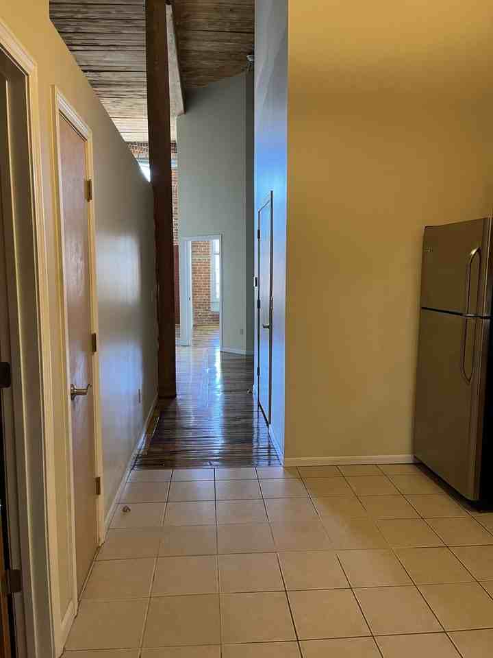 Victoria Riverside Lofts - Photo 5 of 33