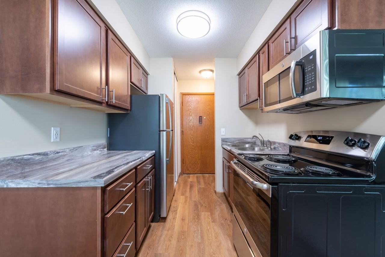 Lakeview Apartments - Photo 5 of 17