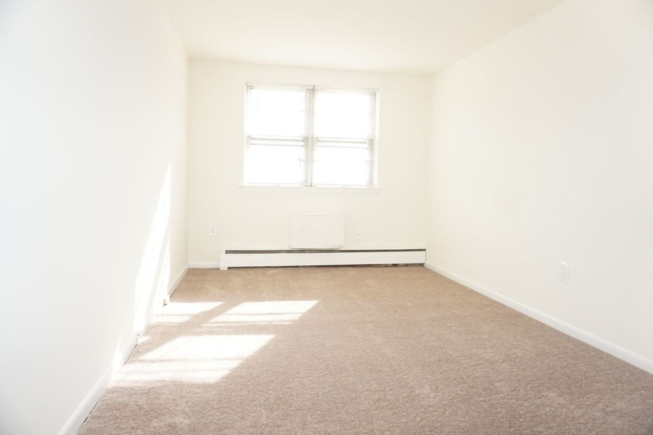 Karen Court Apartments - Photo 4 of 23