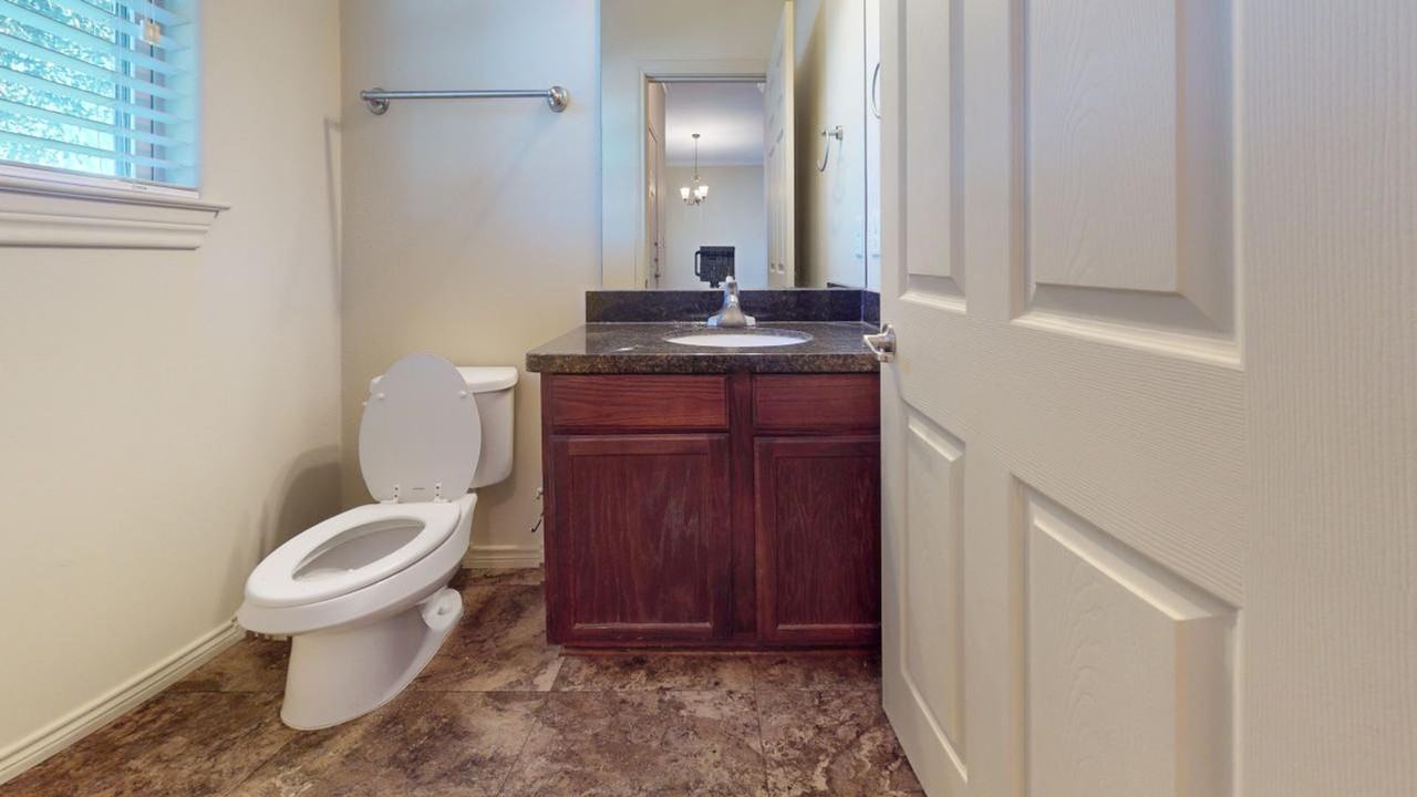 709 Luther Street - Photo 5 of 13