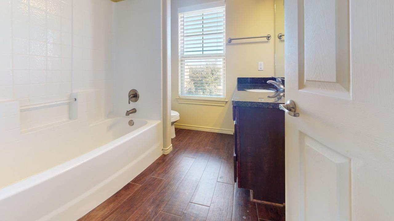 709 Luther Street - Photo 6 of 13