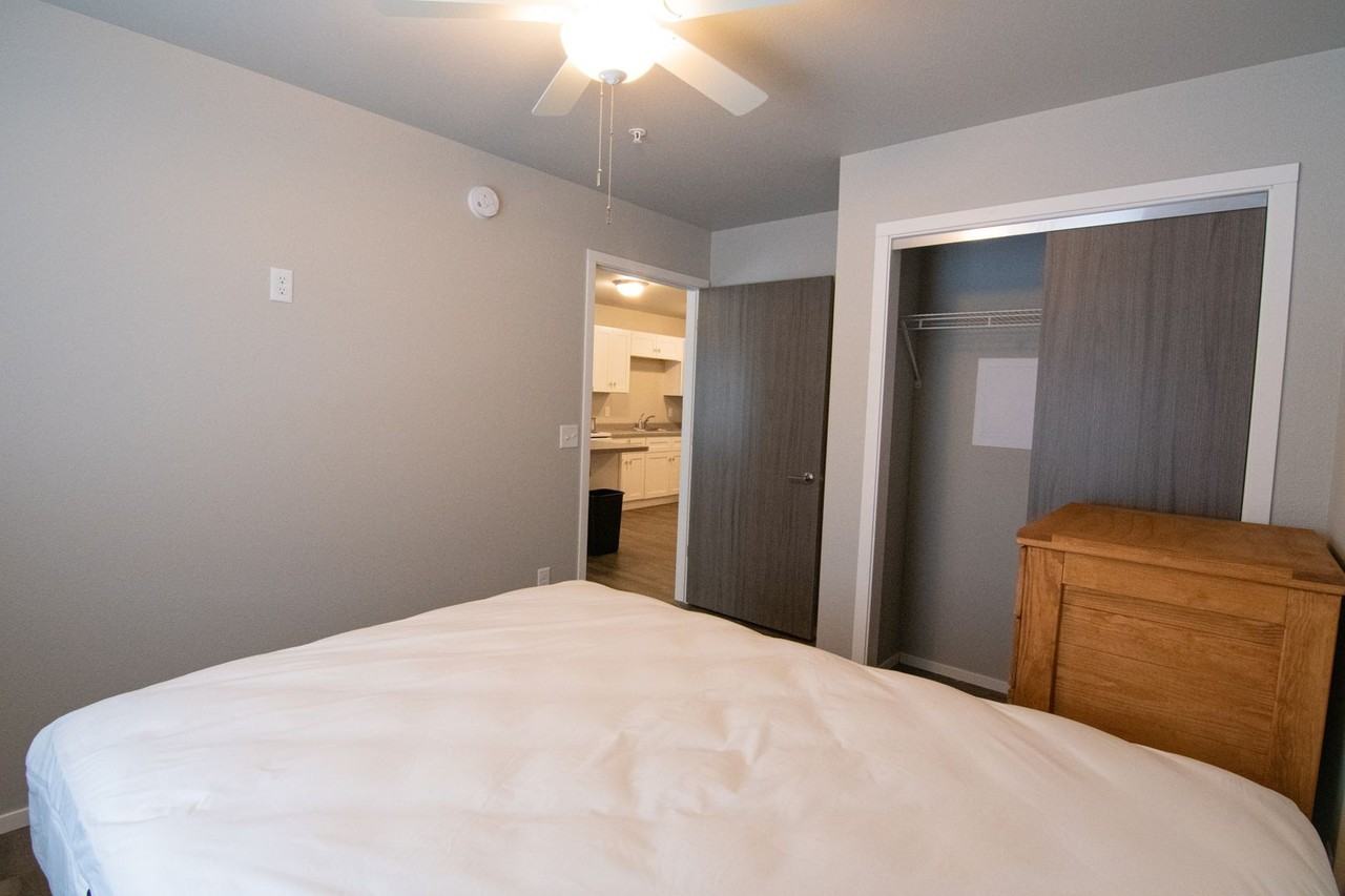 Plaza View Apartments - Photo 5 of 13