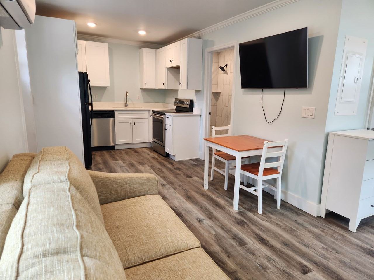 307 Rush St - Photo 3 of 8