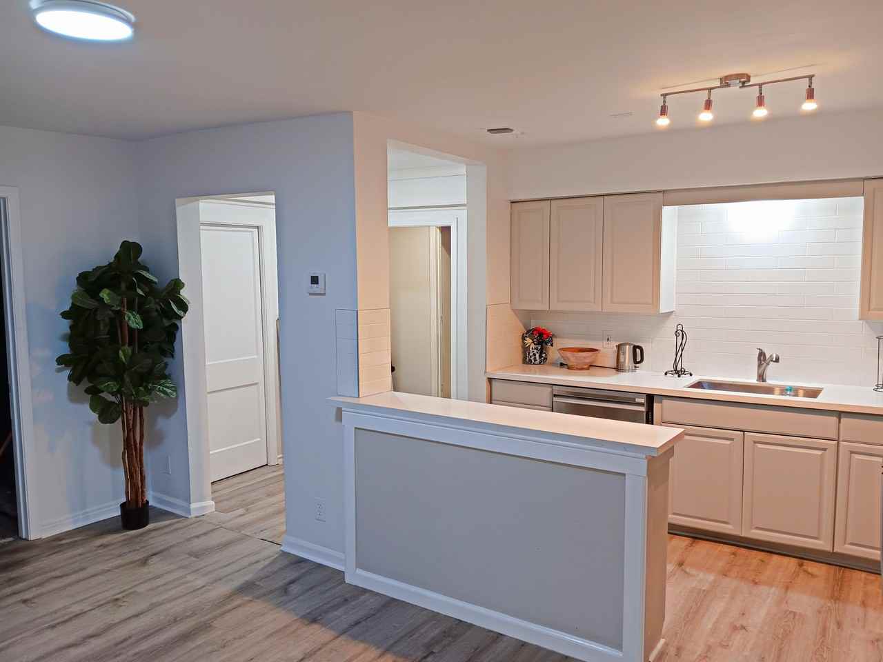 Oriole St - Photo 3 of 10