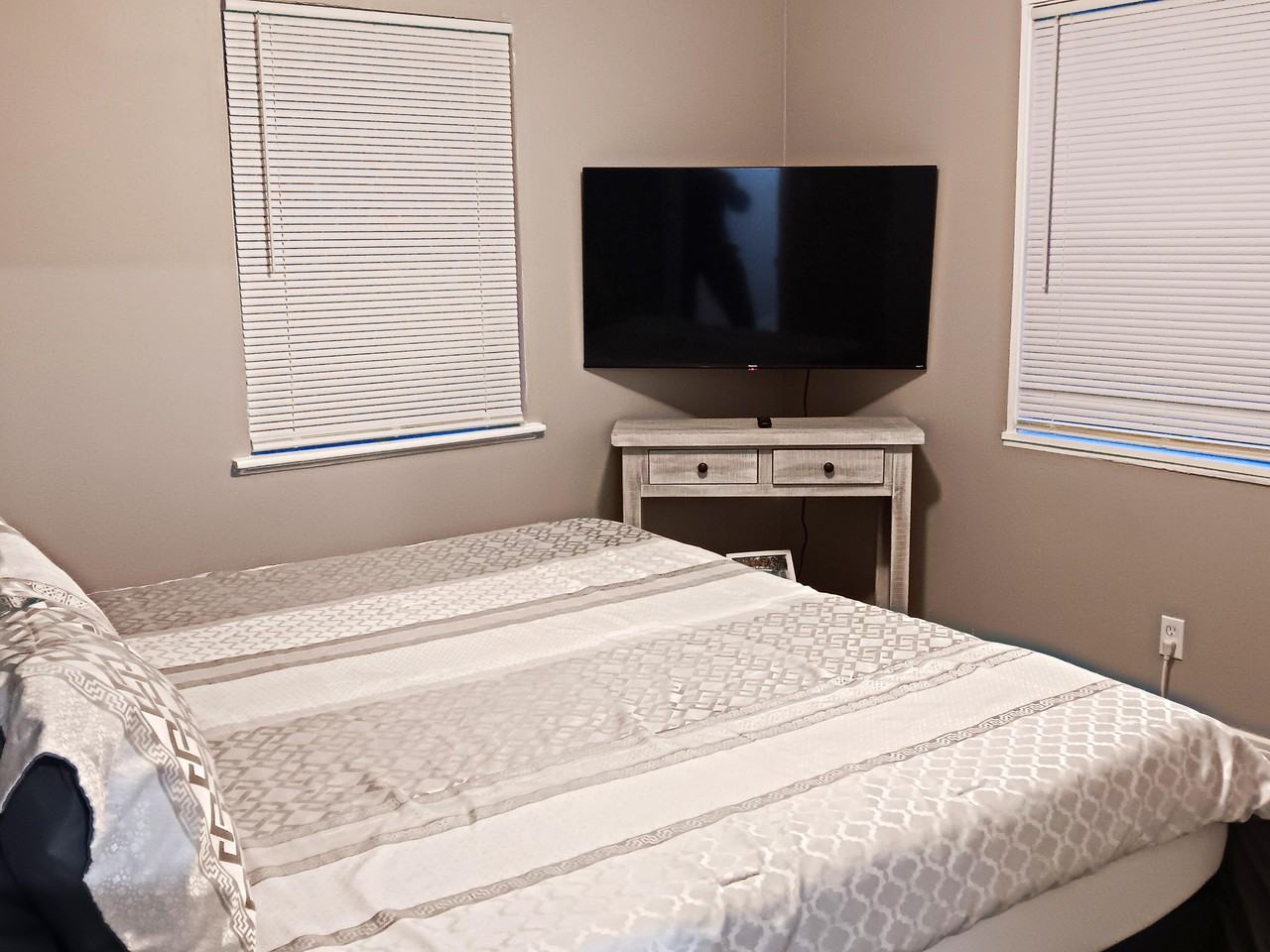 Oriole St - Photo 7 of 10